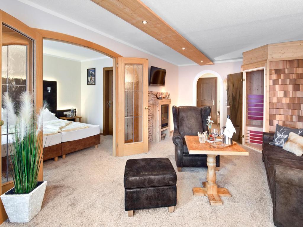 Hotel "Zum Ritter" Таннгайм Номер фото