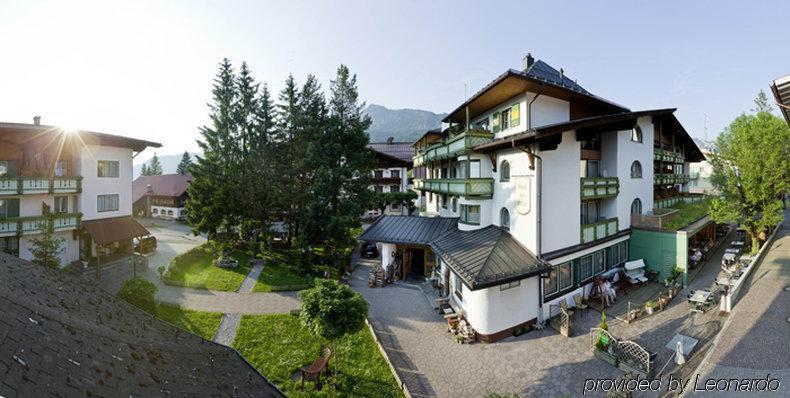 Hotel "Zum Ritter" Таннгайм Екстер'єр фото
