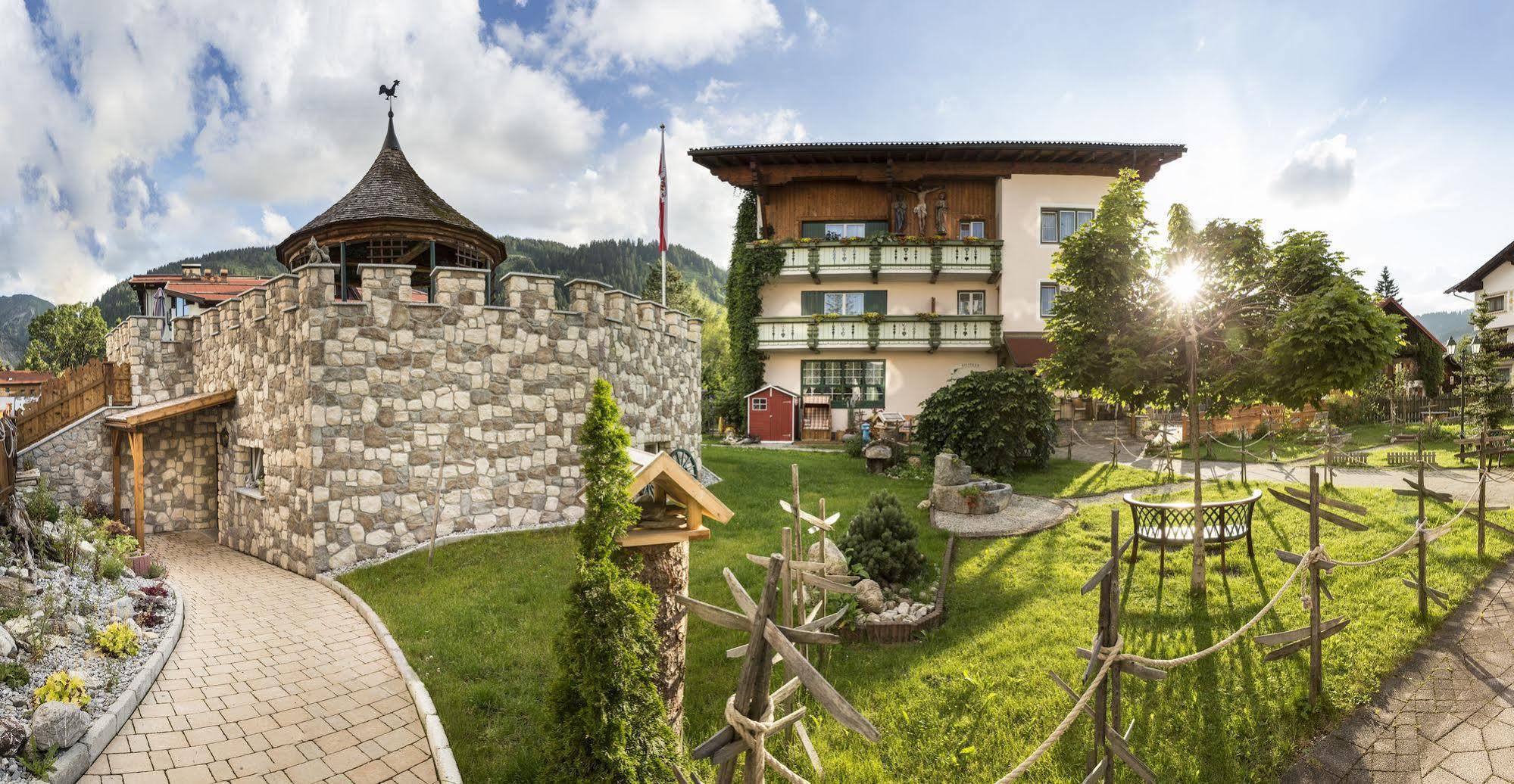 Hotel "Zum Ritter" Таннгайм Екстер'єр фото