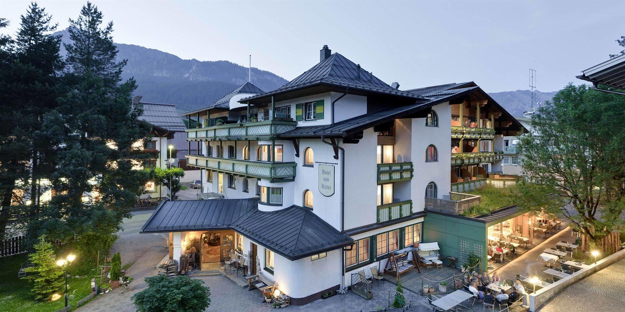 Hotel "Zum Ritter" Таннгайм Екстер'єр фото
